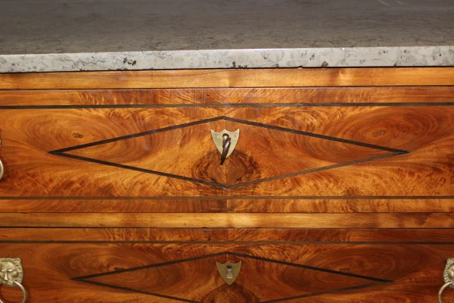 Directoire Walnut Commode, late 18th century — Very good condition
