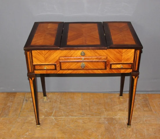 Louis-XVI-Frisiertisch aus Rosenholz- und Palisander-Marketerie, 18. Jahrhundert — Sehr guter Zustand
