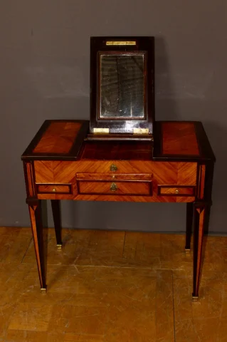 Louis-XVI-Frisiertisch aus Rosenholz- und Palisander-Marketerie, 18. Jahrhundert — Sehr guter Zustand