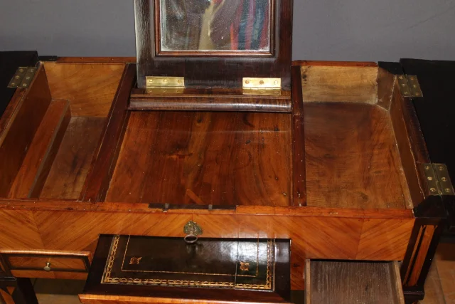 Louis-XVI-Frisiertisch aus Rosenholz- und Palisander-Marketerie, 18. Jahrhundert — Sehr guter Zustand