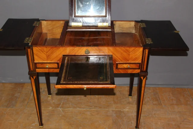 Louis-XVI-Frisiertisch aus Rosenholz- und Palisander-Marketerie, 18. Jahrhundert — Sehr guter Zustand