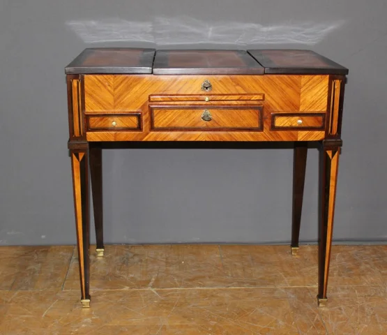 Louis-XVI-Frisiertisch aus Rosenholz- und Palisander-Marketerie, 18. Jahrhundert — Sehr guter Zustand