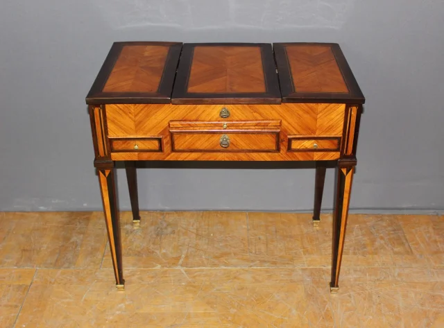 Louis-XVI-Frisiertisch aus Rosenholz- und Palisander-Marketerie, 18. Jahrhundert — Sehr guter Zustand