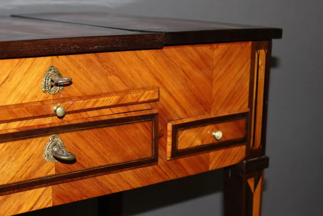Louis-XVI-Frisiertisch aus Rosenholz- und Palisander-Marketerie, 18. Jahrhundert — Sehr guter Zustand