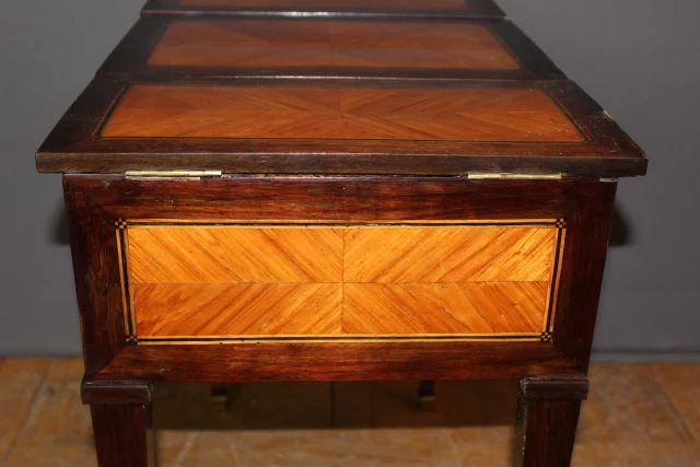 Louis-XVI-Frisiertisch aus Rosenholz- und Palisander-Marketerie, 18. Jahrhundert — Sehr guter Zustand