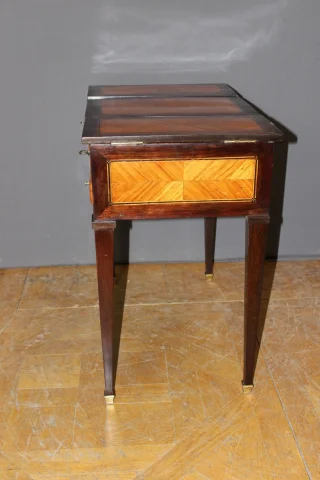 Louis-XVI-Frisiertisch aus Rosenholz- und Palisander-Marketerie, 18. Jahrhundert — Sehr guter Zustand