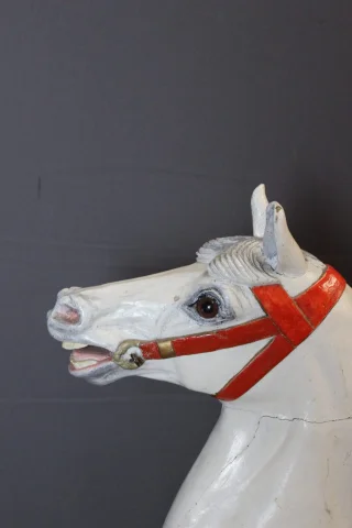 Geschnitztes Holz-Karussellpferd, circa 1900 — Sehr guter Zustand