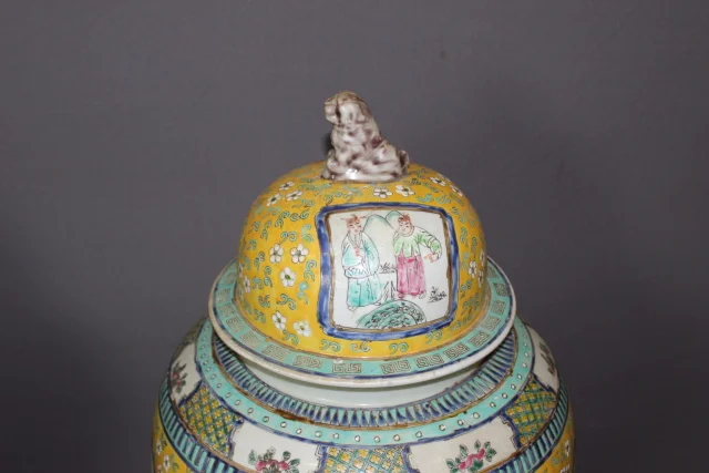 Pair of Chinese Ceremonial Vases on Wooden Stands, 20th Century — Very good condition