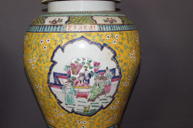 Pair of Chinese Ceremonial Vases on Wooden Stands, 20th Century — Very good condition