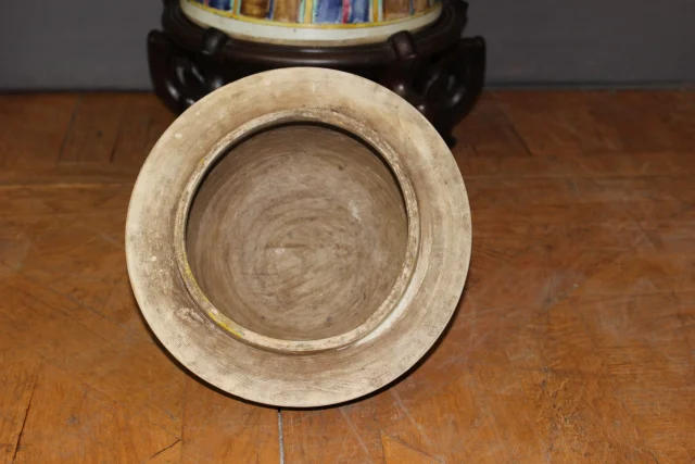 Pair of Chinese Ceremonial Vases on Wooden Stands, 20th Century — Very good condition