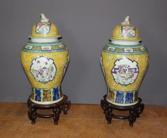 Pair of Chinese Ceremonial Vases on Wooden Stands, 20th Century — Very good condition