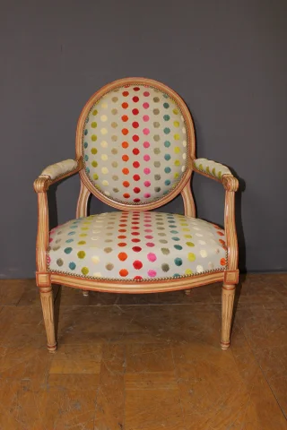 Paar Louis-XVI-Stil Medaillon-Sessel — Guter Zustand