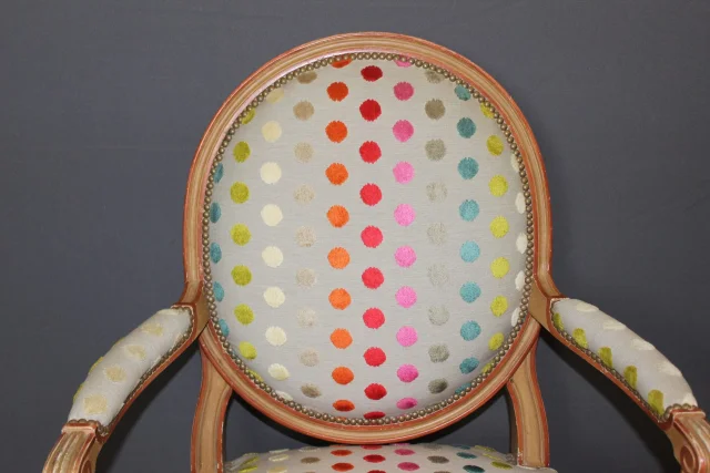 Paar Louis-XVI-Stil Medaillon-Sessel — Guter Zustand