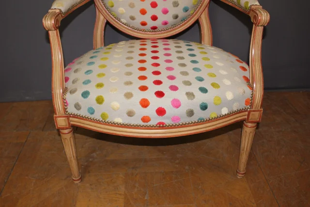 Paar Louis-XVI-Stil Medaillon-Sessel — Guter Zustand