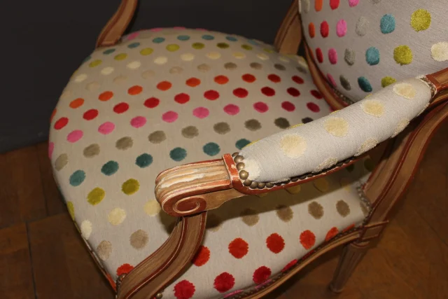 Paar Louis-XVI-Stil Medaillon-Sessel — Guter Zustand