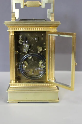 Reloj de Viaje, Bronce Dorado, por Bailly Whihel Lyon — Muy buen estado