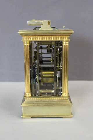 Reloj de Viaje, Bronce Dorado, por Bailly Whihel Lyon — Muy buen estado