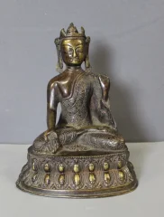 Bronze-Amoghasiddhi-Buddha, Nepal, 19. Jahrhundert