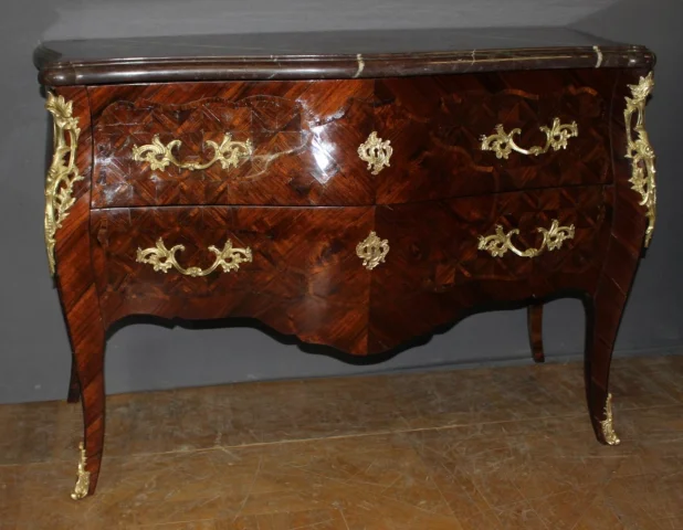 Louis-XV-Kommode mit Palisander-Marketerie, Frühes 19. Jahrhundert — Sehr guter Zustand