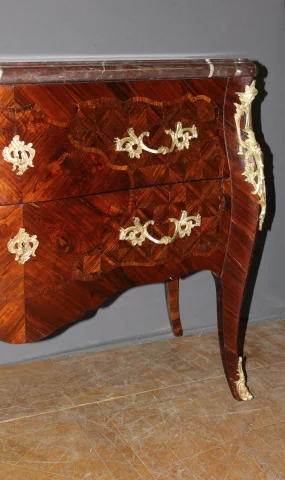 Louis-XV-Kommode mit Palisander-Marketerie, Frühes 19. Jahrhundert — Sehr guter Zustand