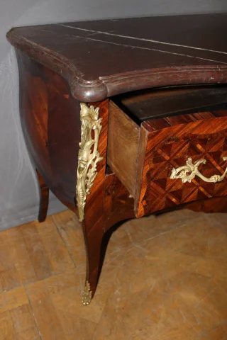 Louis-XV-Kommode mit Palisander-Marketerie, Frühes 19. Jahrhundert — Sehr guter Zustand