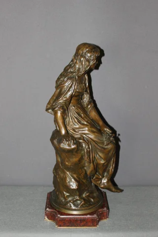 Bronze, Die Mandolinenspielerin von Paul Eugène Mengin, 19. Jahrhundert — Sehr guter Zustand