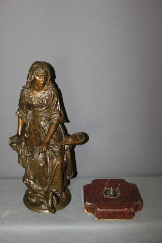 Bronze, Die Mandolinenspielerin von Paul Eugène Mengin, 19. Jahrhundert — Sehr guter Zustand