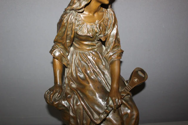 Bronze, Die Mandolinenspielerin von Paul Eugène Mengin, 19. Jahrhundert — Sehr guter Zustand