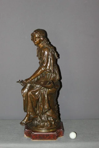 Bronze, Die Mandolinenspielerin von Paul Eugène Mengin, 19. Jahrhundert — Sehr guter Zustand