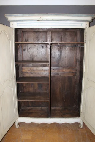 Bemalter Blumendekor-Schrank, 18. Jahrhundert — Guter Zustand