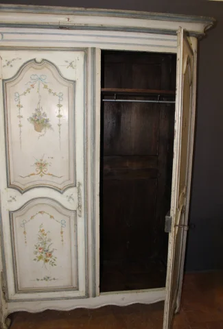 Bemalter Blumendekor-Schrank, 18. Jahrhundert — Guter Zustand