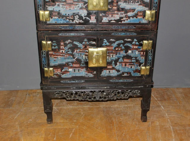 Chinesisches Sideboard aus lackiertem Holz, circa 1930 — Guter Zustand