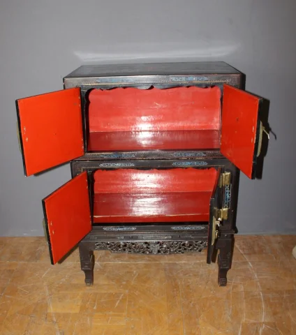 Chinesisches Sideboard aus lackiertem Holz, circa 1930 — Guter Zustand