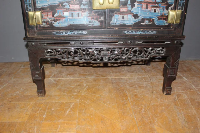 Chinesisches Sideboard aus lackiertem Holz, circa 1930 — Guter Zustand