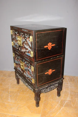 Chinesisches Sideboard aus lackiertem Holz, circa 1930 — Guter Zustand
