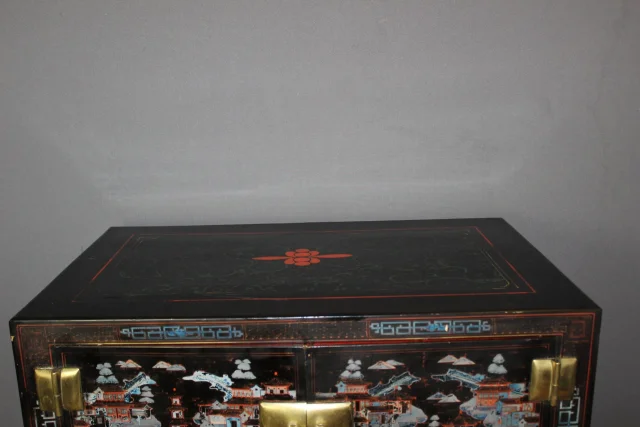 Chinesisches Sideboard aus lackiertem Holz, circa 1930 — Guter Zustand