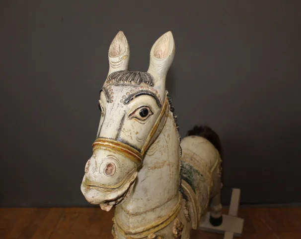 Caballo Balancín en Madera Tallada Policromada, principios del siglo XX — Muy buen estado