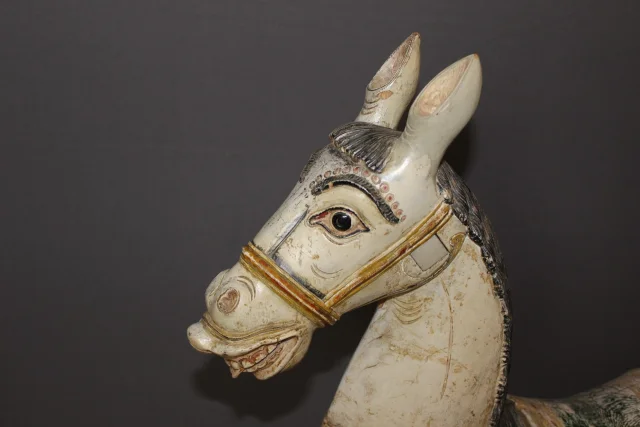 Caballo Balancín en Madera Tallada Policromada, principios del siglo XX — Muy buen estado