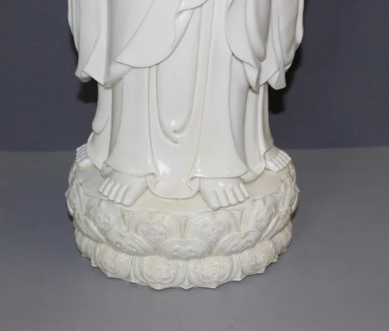 Blanc de Chine met Drie Godheden in Wit Porselein, 68 cm — Zeer goede staat