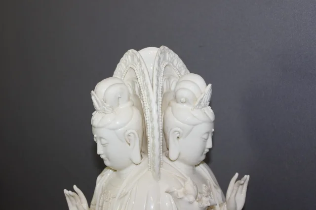 Blanc de Chine met Drie Godheden in Wit Porselein, 68 cm — Zeer goede staat