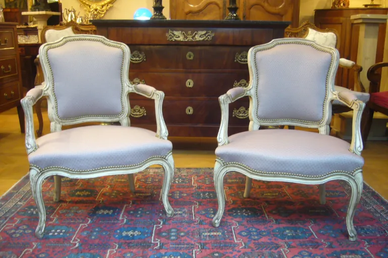 PAREJA DE LOUIS XV SILLONES DE ESTILO