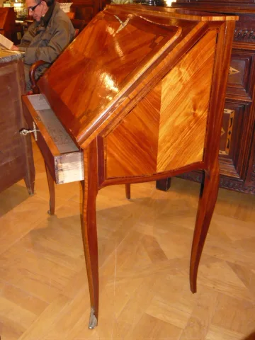 PIANO SUPERIORE IN STILE LOUIS XV
