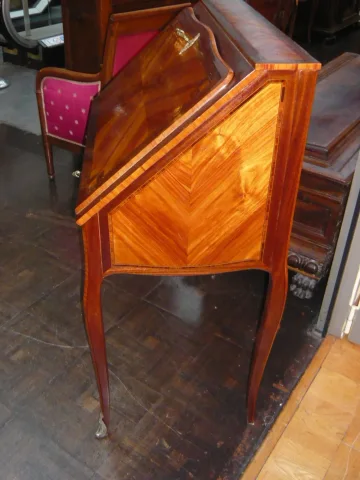 PIANO SUPERIORE IN STILE LOUIS XV