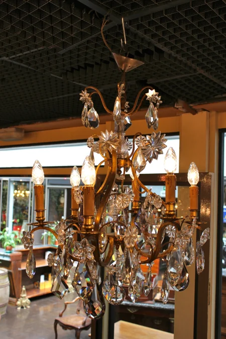 Lustre à pampilles et bronze
