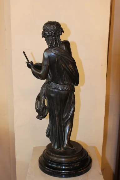 STATUE EINES TAMBOURINE-SPIELERS