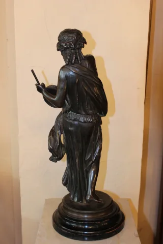 ESTATUA DE UN JUGADOR TAMBOURINE