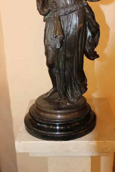 STATUE EINES TAMBOURINE-SPIELERS