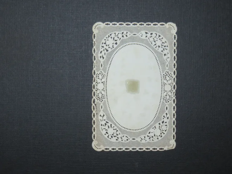 Image pieuse, dentelle, avec coeurs et fleurs, époque début 20ème.