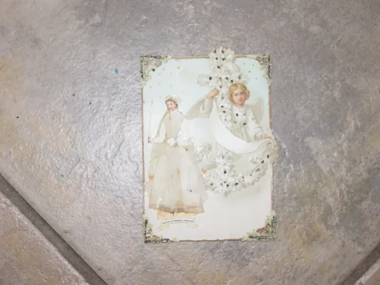 Bild Torte mit Robe en Paier de Riz, 20. Jahrhundert.