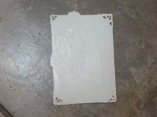 Image pieuse avec robe en papier de riz, époque début 20ème.
